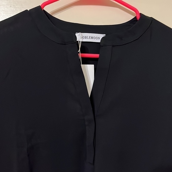 NWT size small black long sleeved v neck shirt - Picture 2 of 7